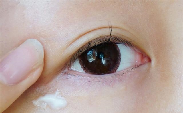 女人有眼袋贼显老, 这些消眼袋的小秘方能帮到你!