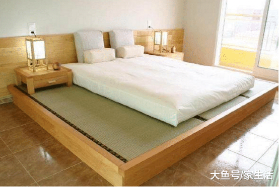 邻居新家装修不买大床，交给木工这样去做，晒上小区群都炸开锅了