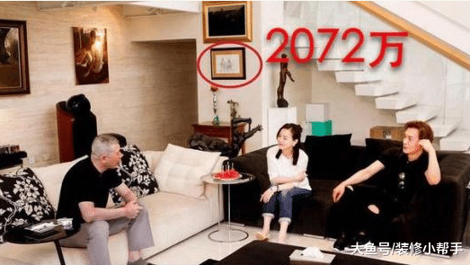 看看冯小刚现实的豪宅，面积十分大，家里挂着很多名画