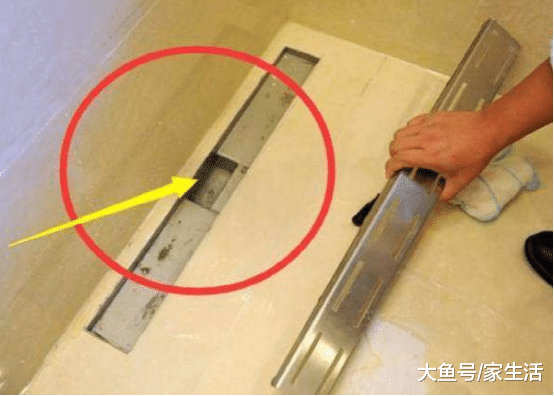 头一次见卫生间装这种地漏，比圆形地漏好十倍，太实用了吧