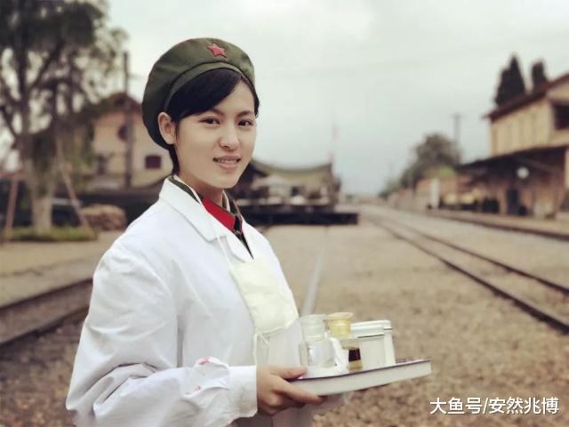 突然宣布怀孕！刚红就休工生娃，开启一家四口的幸福生活