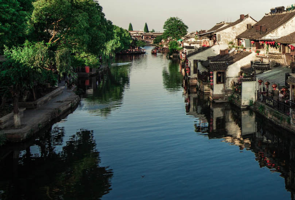 春季旅游最值得去的6个古镇，人少景美，第一个就美呆了！