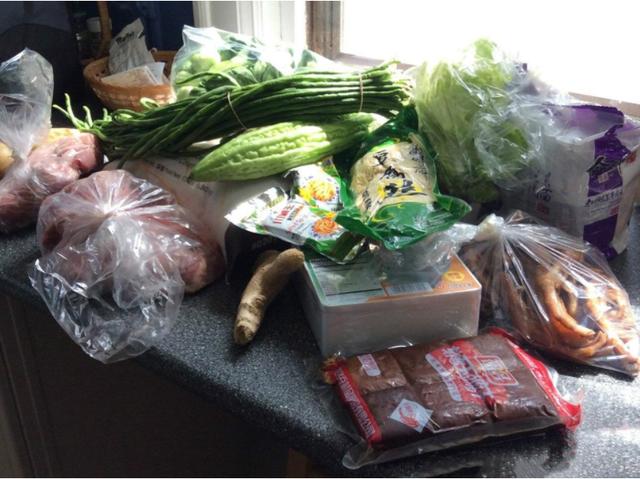 解冻猪肉千万别用水泡！厨师教你1新招，分分钟融化，肉质鲜美