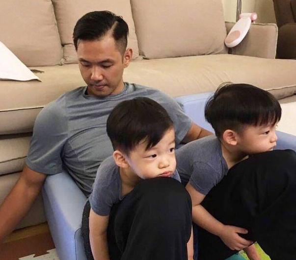 晒晒范玮琪一家人住的豪宅，小区外观看着很破旧，家里装修很时尚