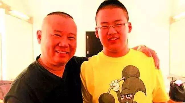 郭德纲大儿子郭麒麟眼角受伤差点失明！师傅于谦道出受伤真正原因