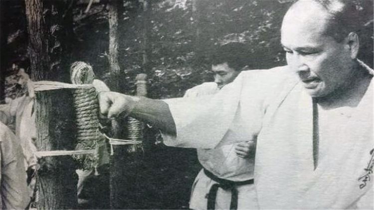 世界近代历史中最能打的4个人，李小龙在他们面前，强弱立分高下