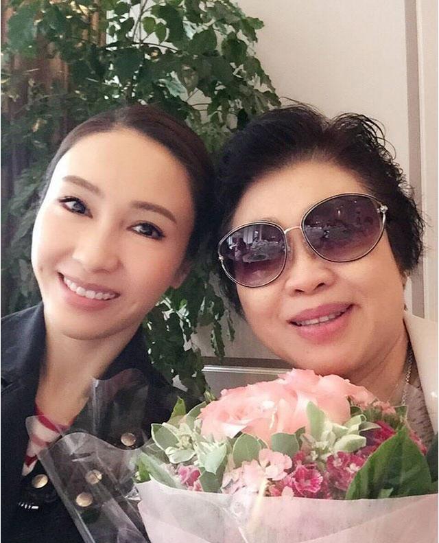 参观黎姿现实的豪宅，如今都50多岁了还很潇洒，经常开游艇出海