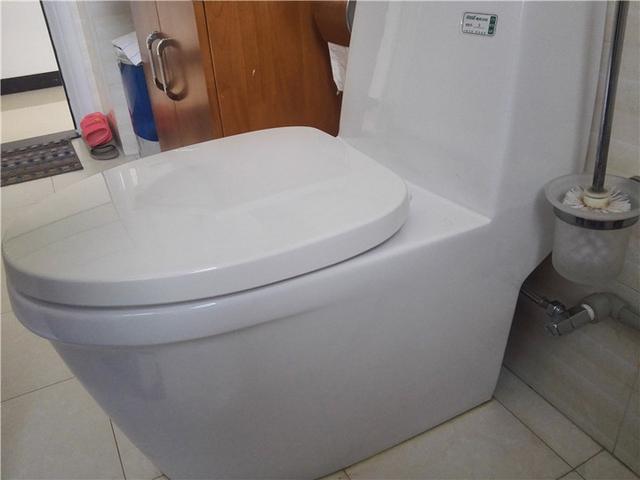 选马桶我就要多一句嘴了，漏水一次引灾难