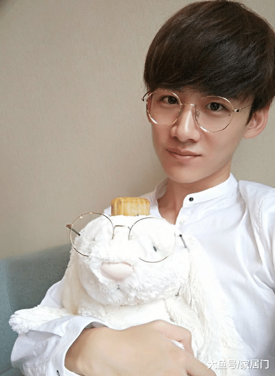 带你看看白敬亭住的豪宅，戏里戏外都是暖男，进门看房子装修就懂