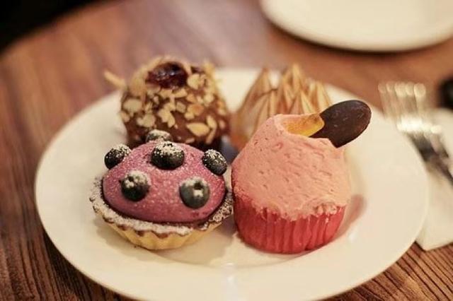 女人想要祛湿，只要少吃这2物，多做一事，或许能行