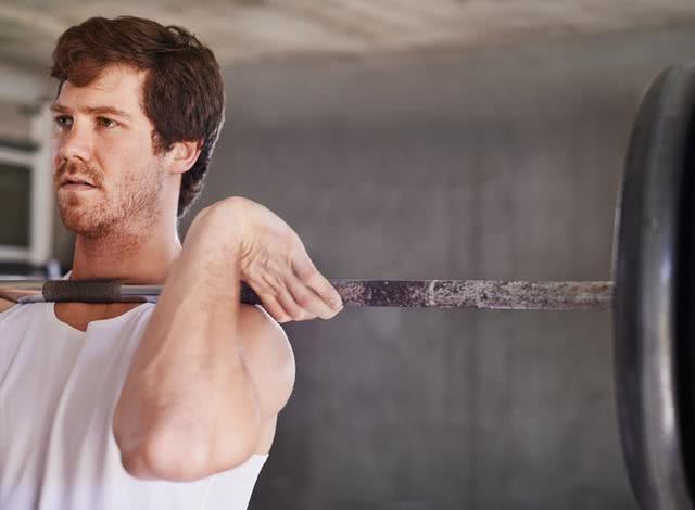 衰老|男人开始变老,身体4处会跟着“变小”,占了一个,也很难藏得住!