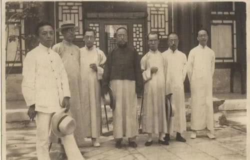 他曾经被全国女性痛骂三年，就因为发明了一个字，现在却天天说