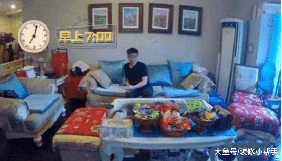 参观范明现实的豪宅, 家里的衣帽间超级大, 里面摆满了老婆的衣服