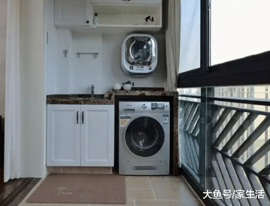 陽臺不要再用來放洗衣機了，外國人都流行放在這里，聰明又省地方