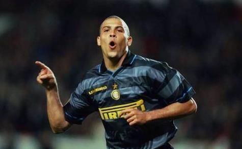 「国际米兰」罗纳尔多这一纪录，至今无人打破，足球史上做到的唯一一人！