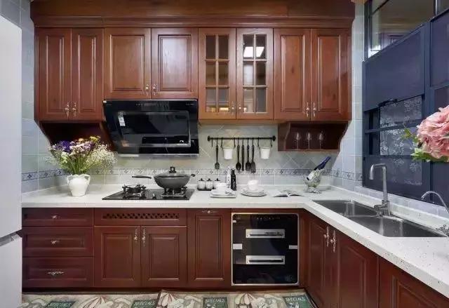 注意厨房台面不能选这种，用不到3年就裂了，后悔死了