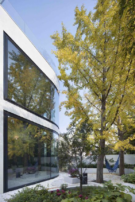 江一燕那栋获奖的别墅被查了！