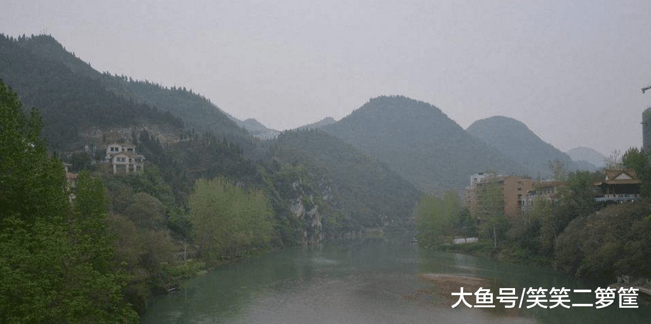 早年龍溪水流蜿蜒，滔滔不絕，水質清澈魚蝦又多