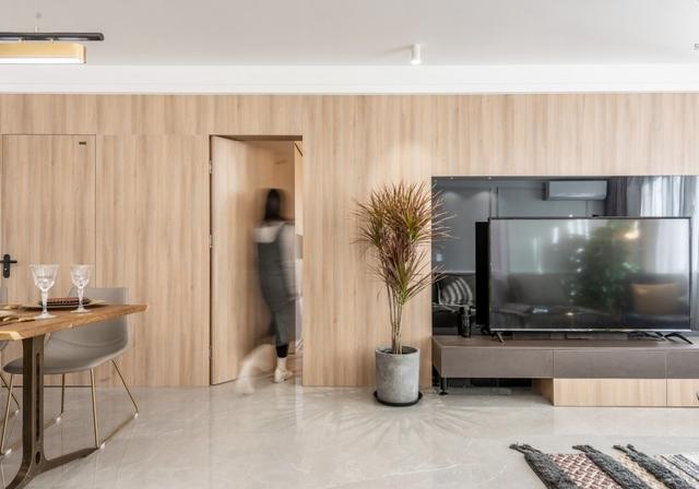 别再做电视墙了，现在有钱人都这么放电视，大气实用，有创意