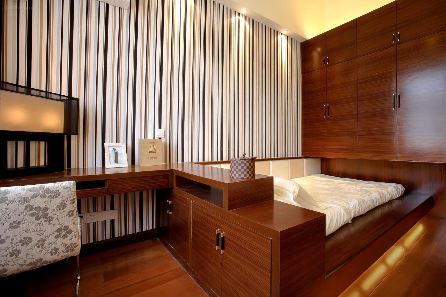 家里装修别再买大床了，有钱人都流行这样设计，省钱又不占地方！