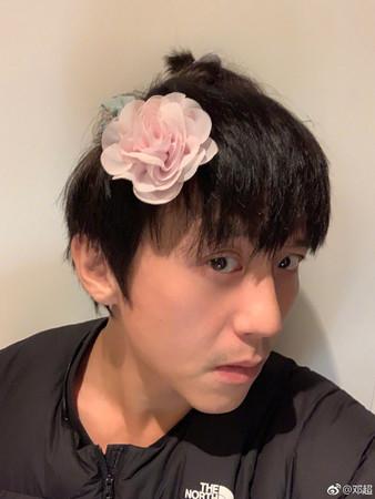 4岁小花帮爸绑头发，成果出炉后邓超大崩溃：求您放过我吧k
