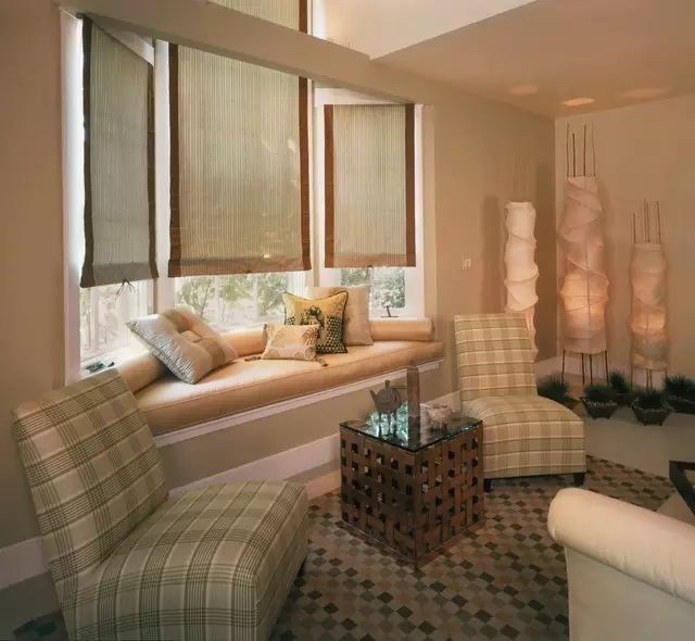 客厅里多个飘窗，就可以少买一个沙发啦！