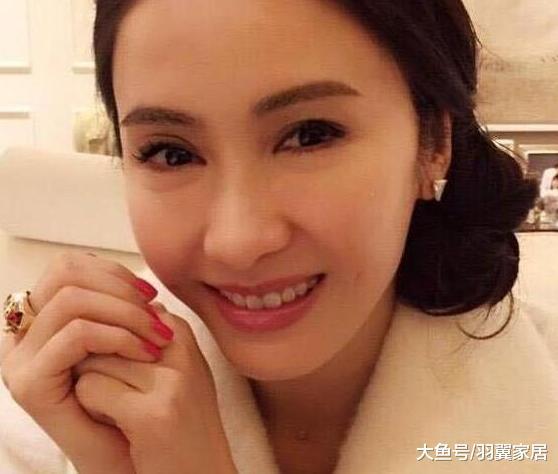 帶你參觀黎姿住的豪宅，房子裝修豪華高檔，在家也經常做美食