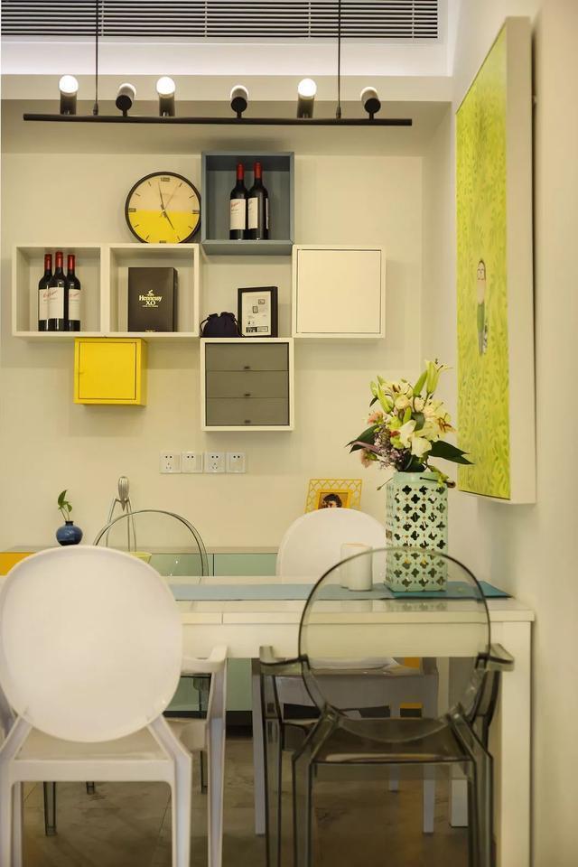 客餐厅地面通铺水泥砖，过道可以荡秋千，朋友说没见过这样的！