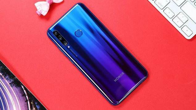 游戏党必备：流畅玩游戏的3款千元机，第3款仅需899元！