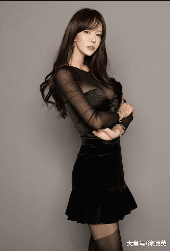 摄影：半透着装太迷人，网友：这种穿着真大胆