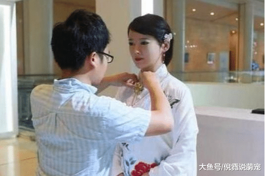 日本女性机器人造型逼真，与真人无二，据说只有富人才用得起