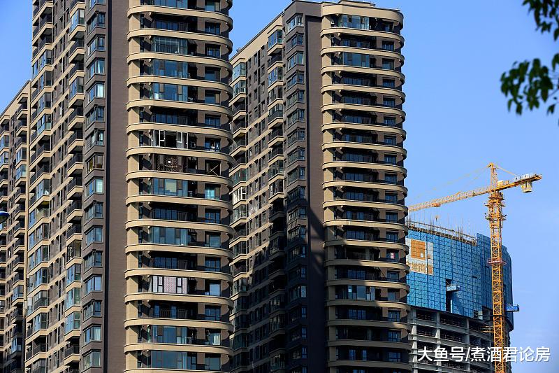 楼市学会“过日子”，急坏了炒房客，狂甩1420套，又买下30000套