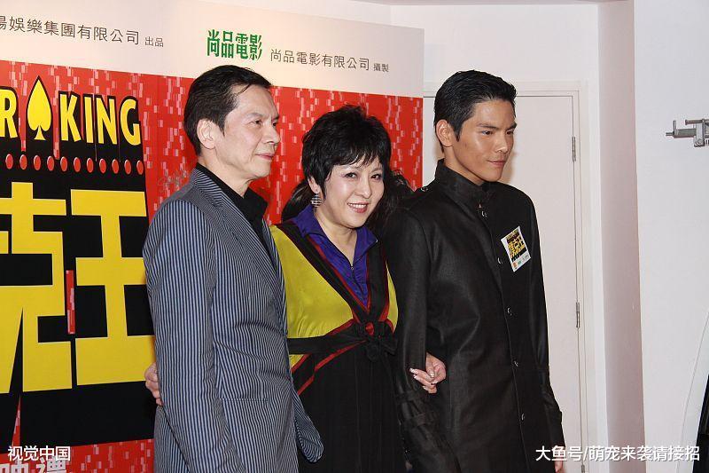 郭碧婷向佐恋情实锤? 网友曝光牵手甜蜜逛街, 向佐本人回应来了!