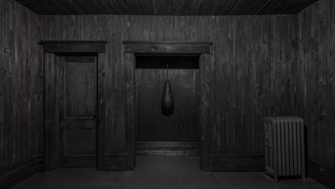 Anders Ruhwald：将废弃的底特律建筑改造成全黑装置