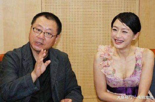 先看郭德纲的老婆，再看冯巩的老婆，没有对比就没有伤害