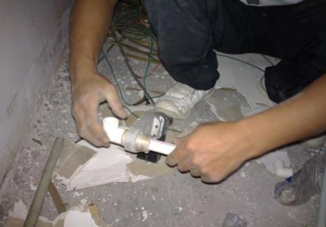 为什么水管不用铝塑管而用热熔管？师傅这样一分析，我总算明白了