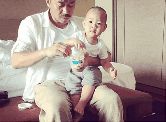 带你看看王学兵住的豪宅，在家也是做奶爸，头次见这么豪华的房
