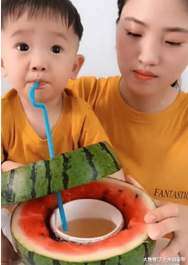 喂孩子喝药有套路？网友：这些都是“鬼才”爸妈，防不胜防啊！