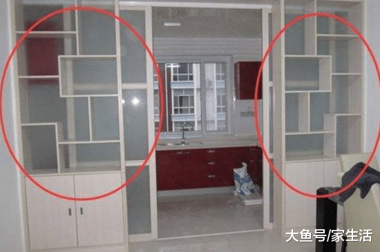 厨房装个推拉门，底部滚轮没用几次就坏了，聪明人都装这种了