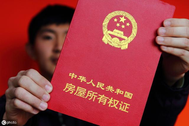 现在有50万元，分别“买房”和“存银行”，5年后哪个“增值”多