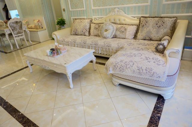 老婆不顾反对全屋贴壁纸，装修完打扫干净，亲戚说就属壁纸最漂亮