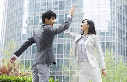 在大城市打拼10年也买不起房的人，最后去哪了？