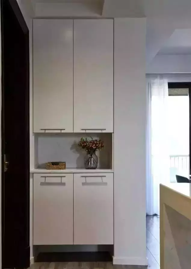 把玄关鞋柜做成入墙式，好看实用还不占地！