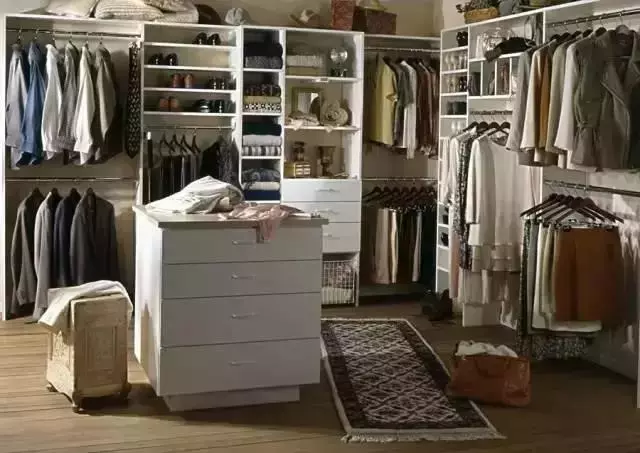 找一件衣服翻乱整个衣柜？做好衣柜内部设计，轻松解决收纳难题！