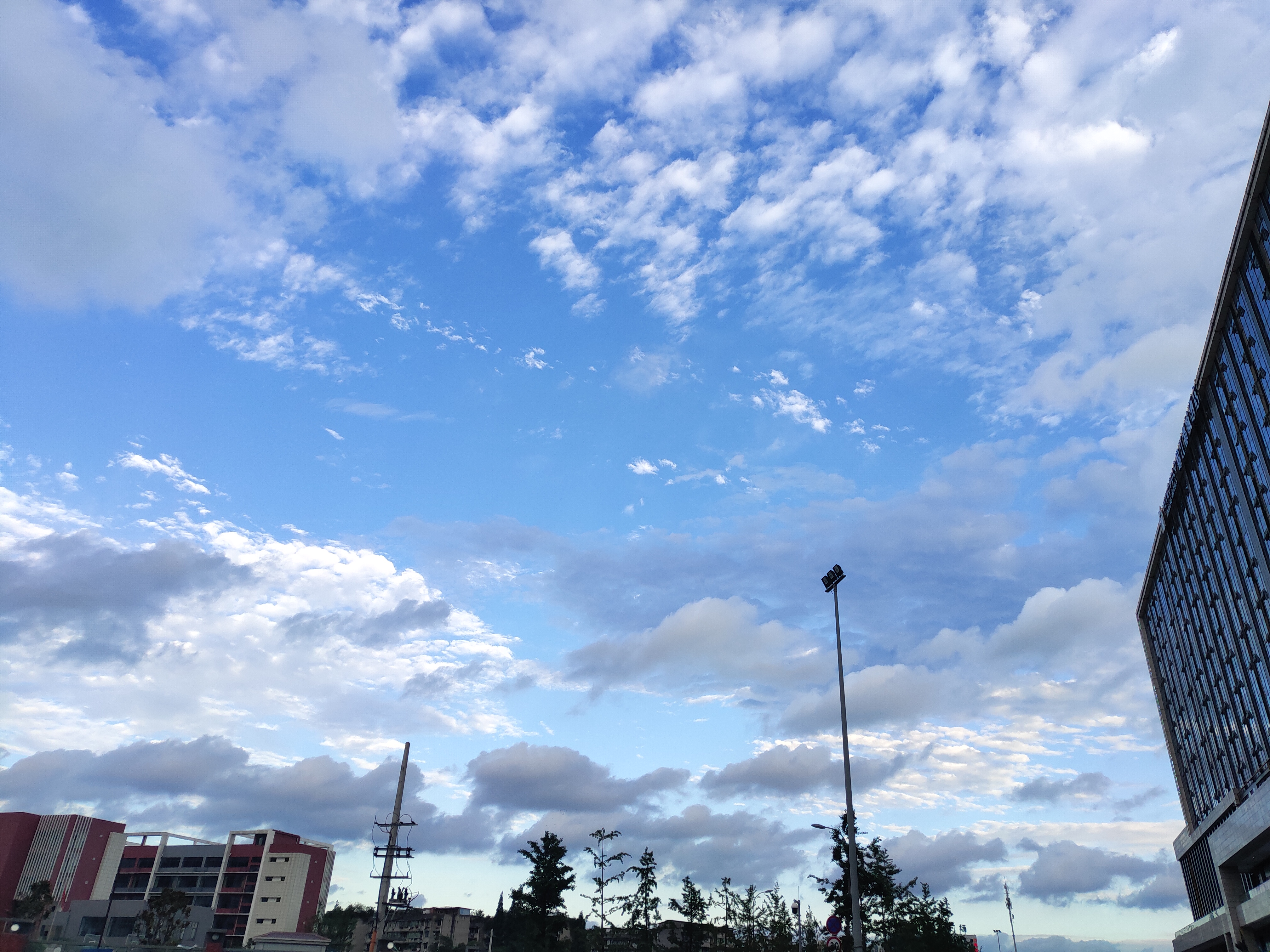 临街住户换新窗户 政府可补贴一半