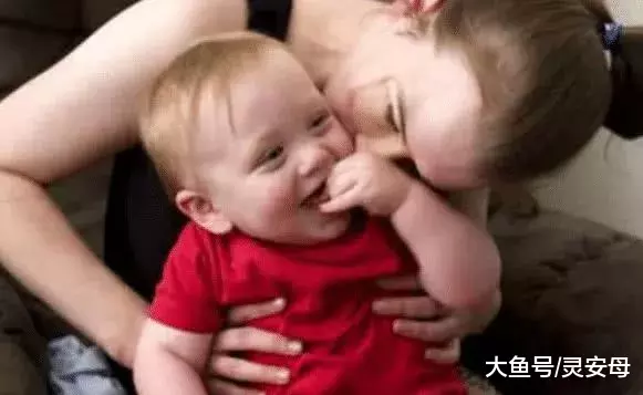 女子16岁时开枪自尽未遂变无脸人，多年后为了儿子戴上人造假脸