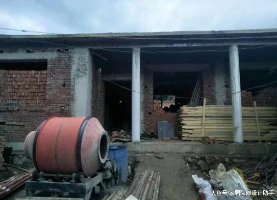 小氣鬼只花了12萬自建一層小平房，完工后成全村男女老少談資笑柄