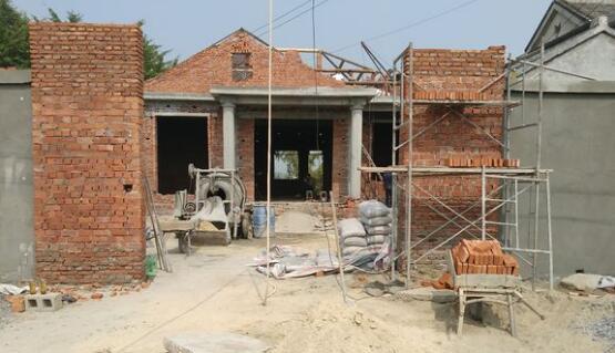 在全村人异样的眼光中花15万建一层小别墅, 完工后成全村羡慕对象