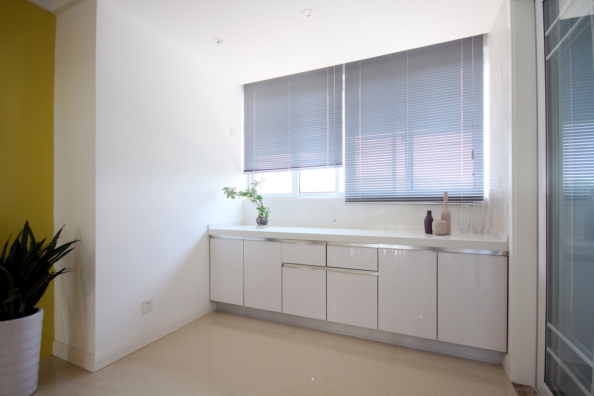 新房现代简约风装修，家具已买好，就等入住了，柠檬黄的点缀漂亮