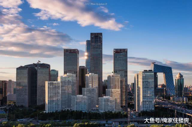 李静问余文乐：在香港，1000万能买一栋山上的别墅吗？